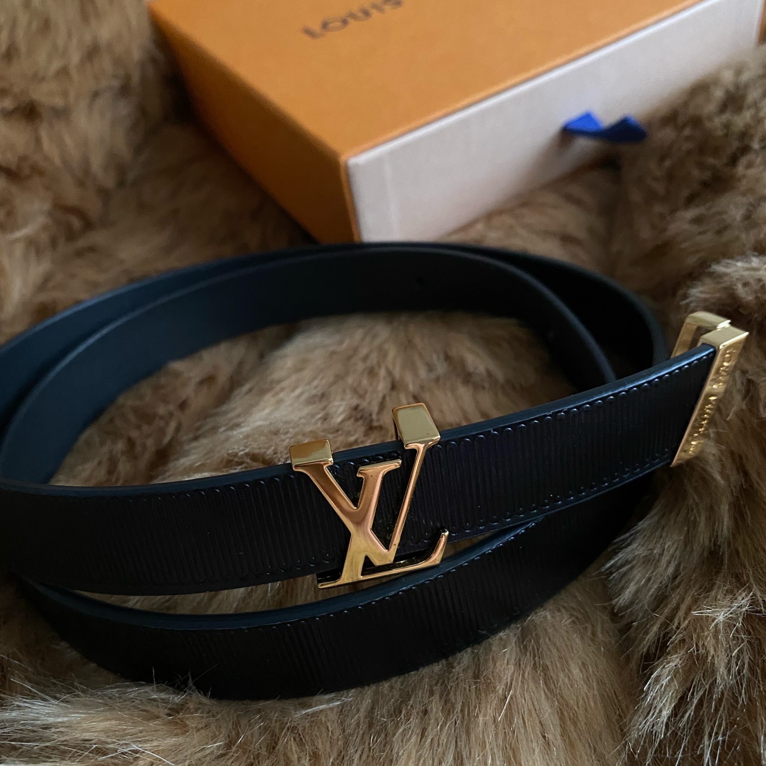 Louis Vuitton LV Initiales 20mm Belt Black Calf. Size 70 cm